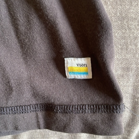 Vuori Performance Tee - Picture 2 of 3